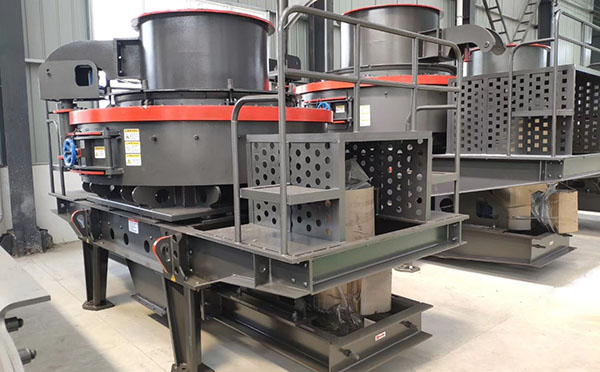 青石圓錐破碎機(jī) 青石圓錐破碎機(jī)